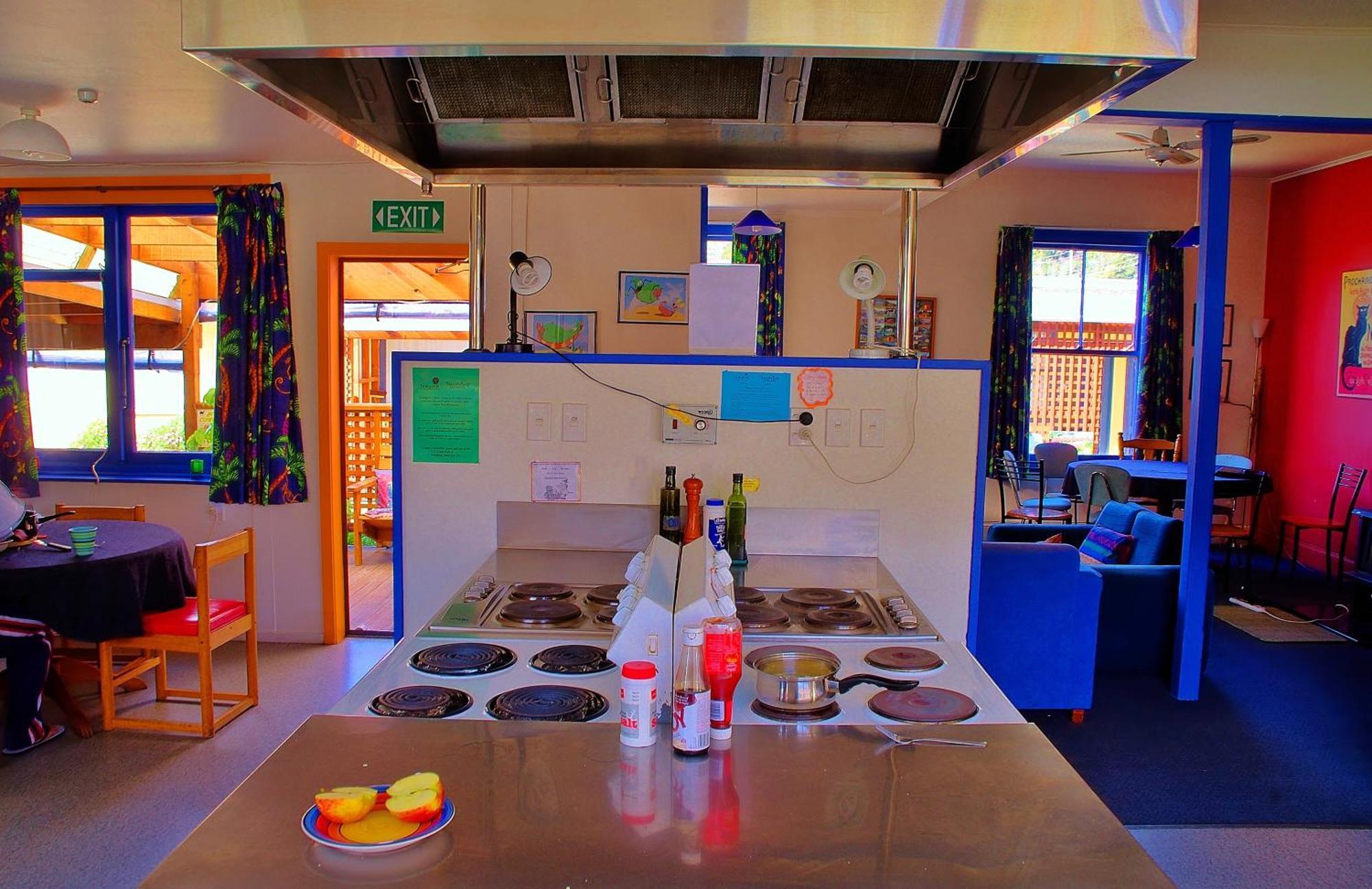 Sequoia Lodge Backpackers Picton Esterno foto