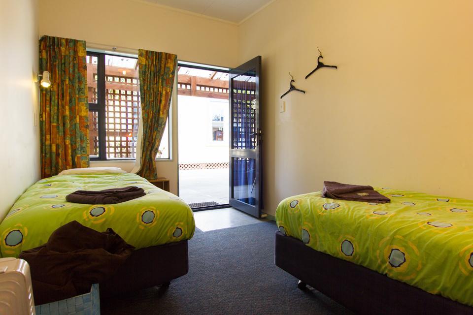 Sequoia Lodge Backpackers Picton Esterno foto